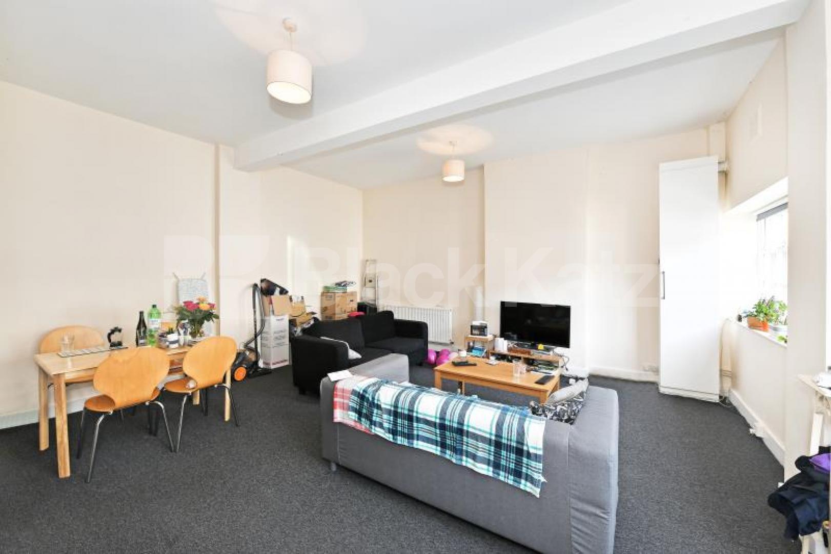 			MEWS HOUSE, 3 Bedroom, 1 bath, 1 reception Flat			 Park Mews, Crouch End N8